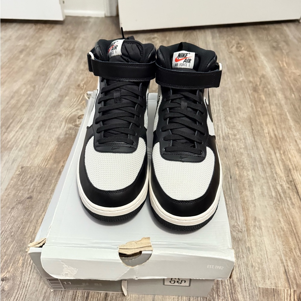 Nike Air Force 1 Black and White - Picture 4 of 4